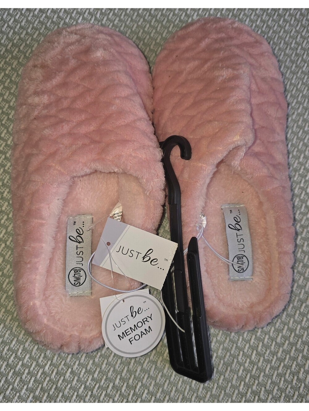 New with tags cozy pink slippers from Just Be size 7/8